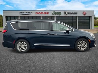 Used 2022 Chrysler Pacifica - photo 1