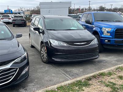 Used 2017 Chrysler Pacifica - photo 1