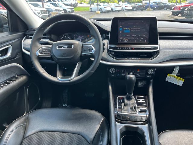Used 2022 Jeep Compass - photo 2