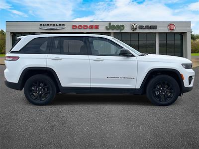 Used 2024 Jeep Grand Cherokee - photo 1