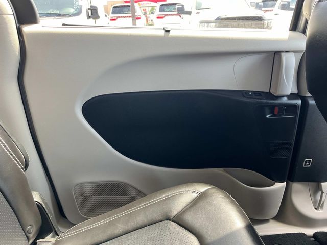 Used 2024 Chrysler Pacifica - photo 9