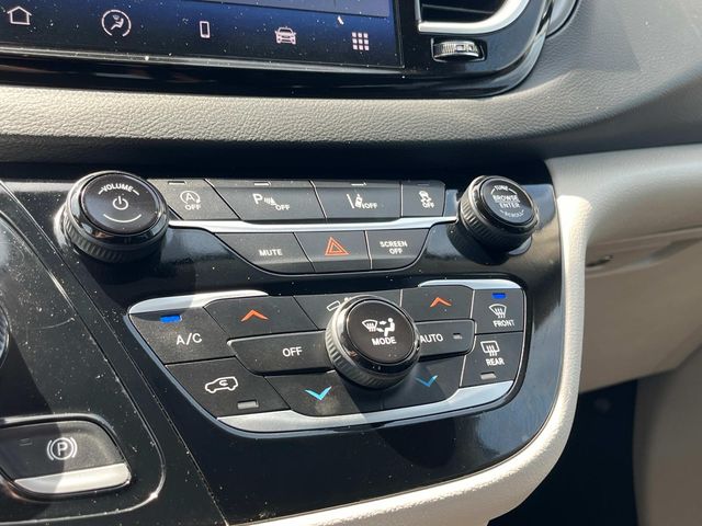 Used 2024 Chrysler Pacifica - photo 25