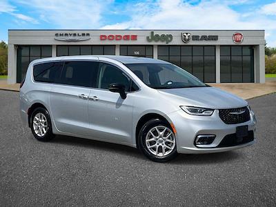 Used 2024 Chrysler Pacifica - photo 1