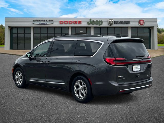 Used 2023 Chrysler Pacifica - photo 2