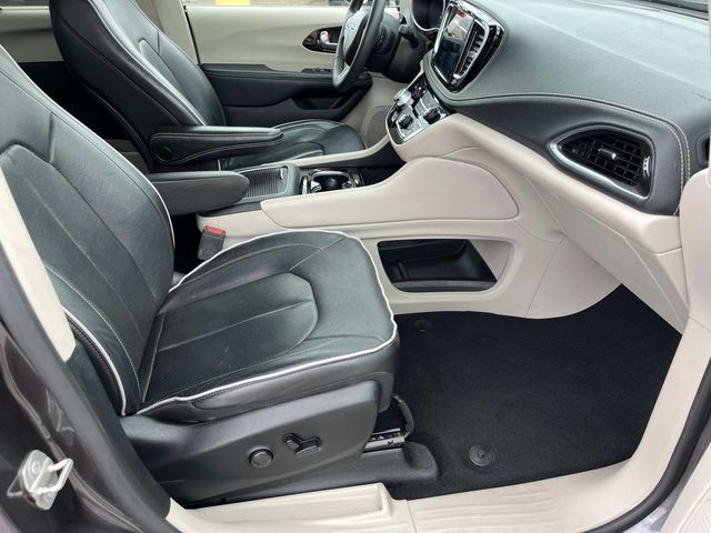 Used 2023 Chrysler Pacifica - photo 19