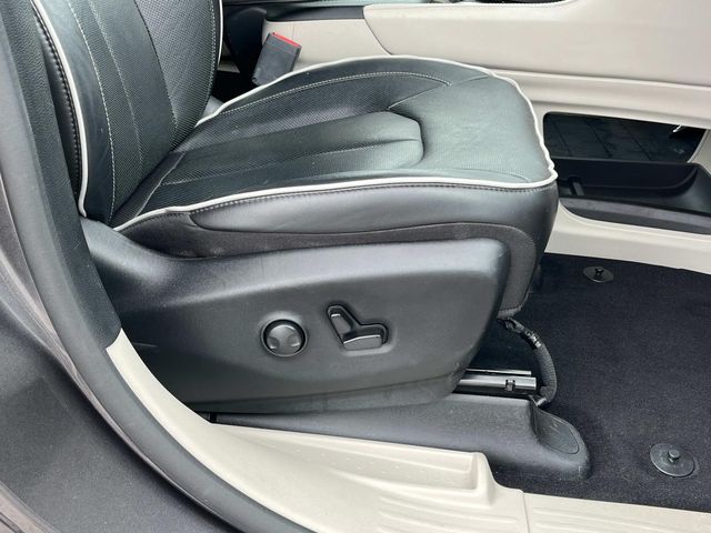 Used 2023 Chrysler Pacifica - photo 20