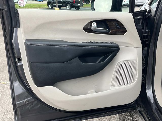 Used 2023 Chrysler Pacifica - photo 23