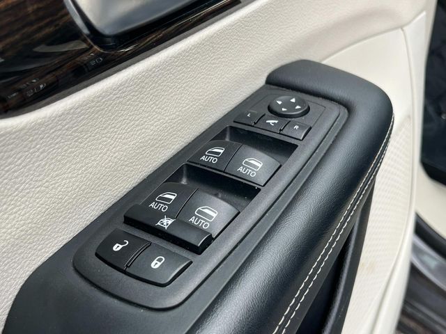 Used 2023 Chrysler Pacifica - photo 24