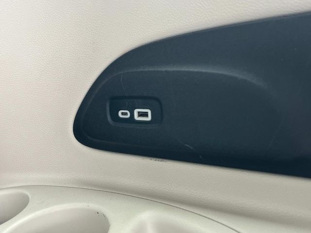 Used 2023 Chrysler Pacifica - photo 43