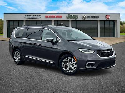 Used 2023 Chrysler Pacifica - photo 1