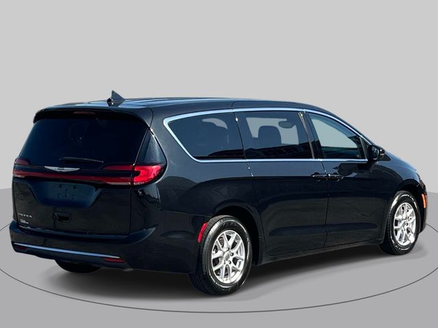 Used 2023 Chrysler Pacifica - photo 2