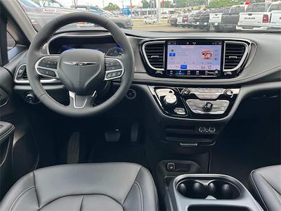 2025 Chrysler Pacifica FWD Minivan for sale #R615609 - photo 2