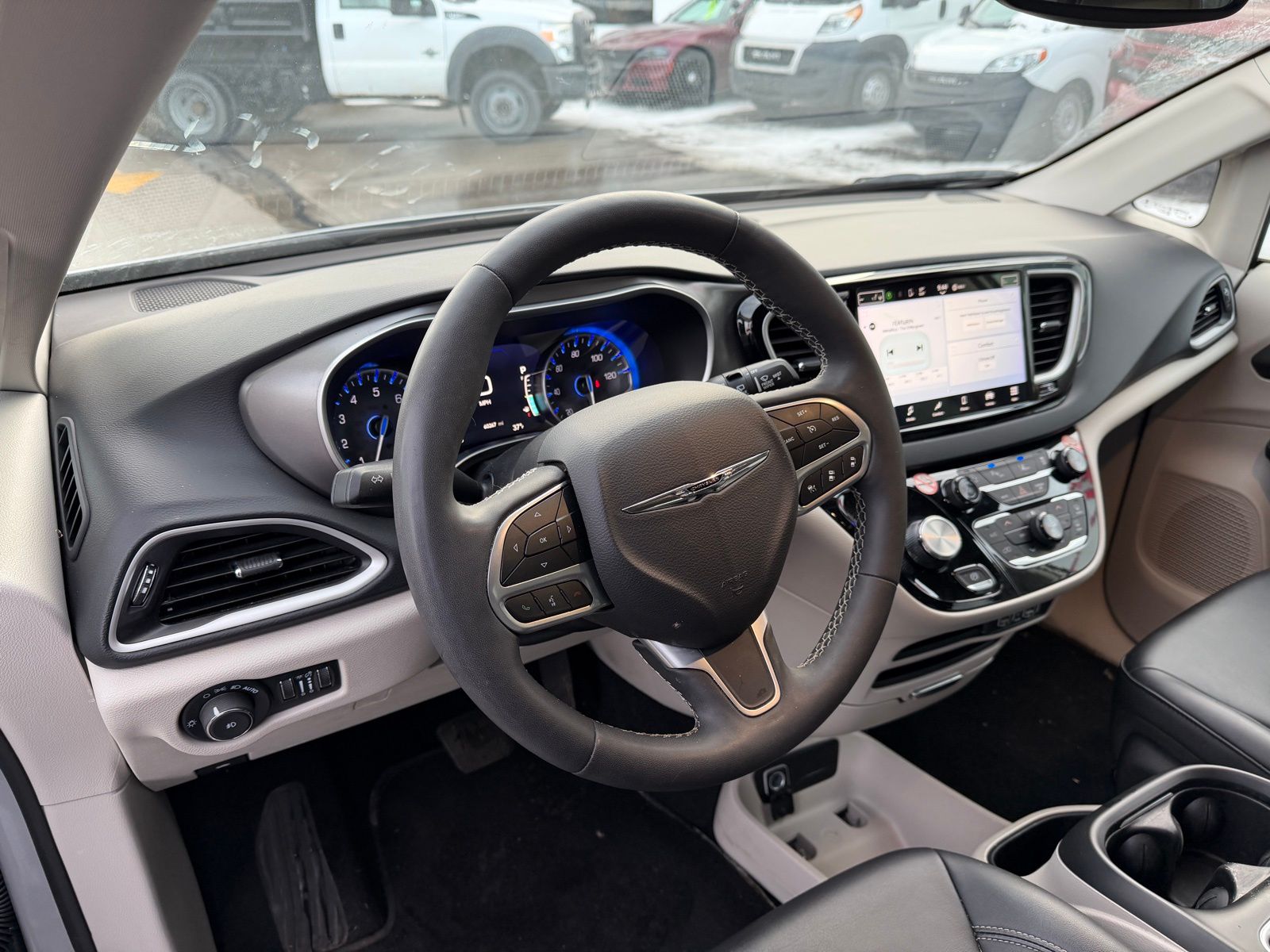 Used 2024 Chrysler Pacifica - photo 12