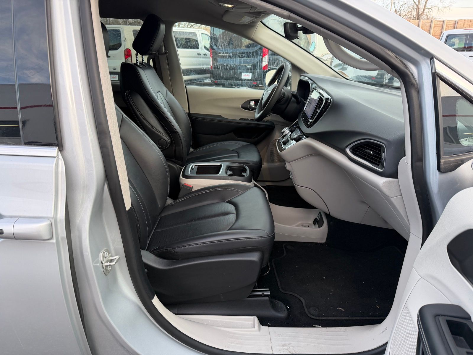 Used 2024 Chrysler Pacifica - photo 24