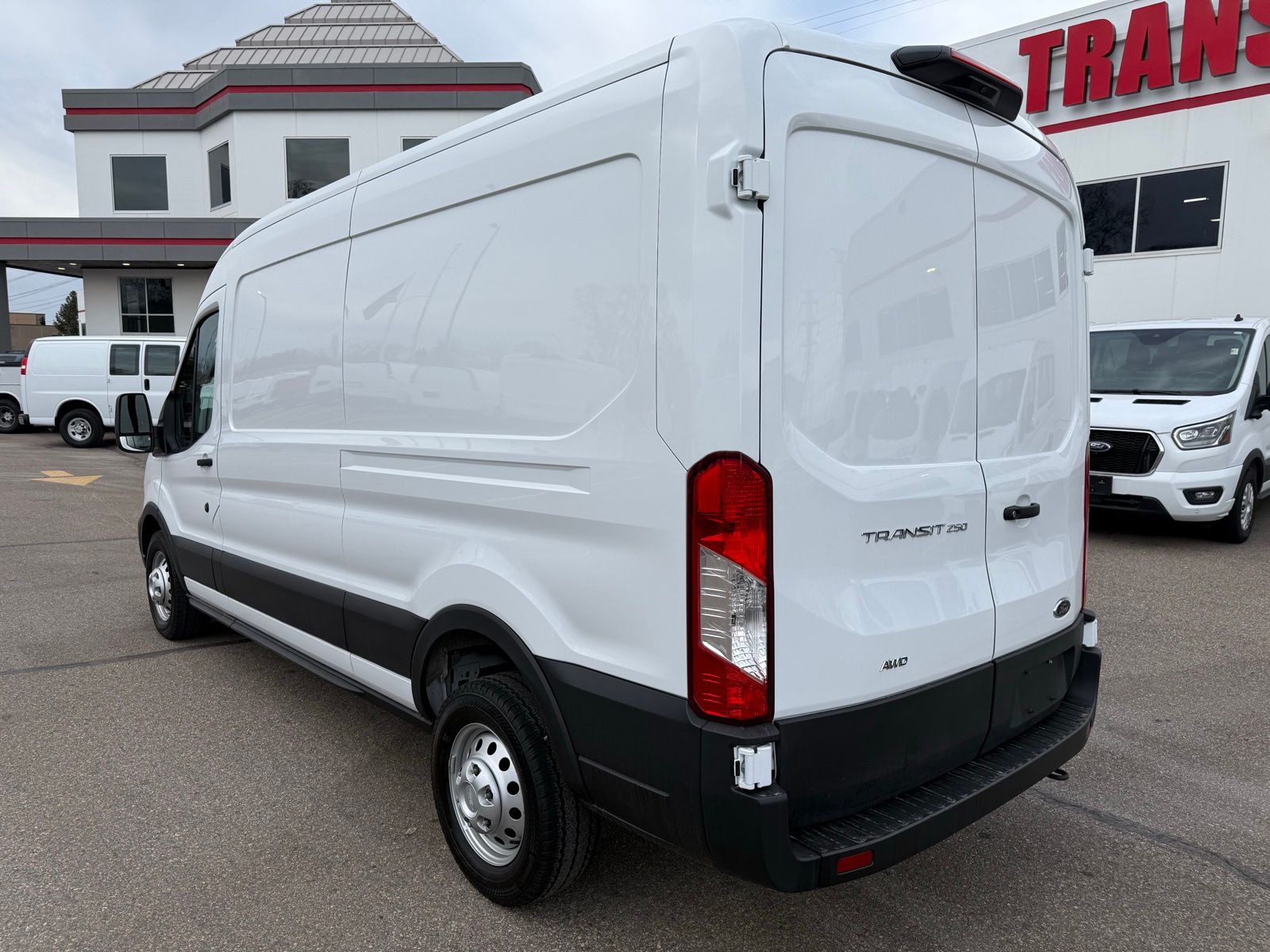 Used 2023 Ford Transit 250 - photo 5