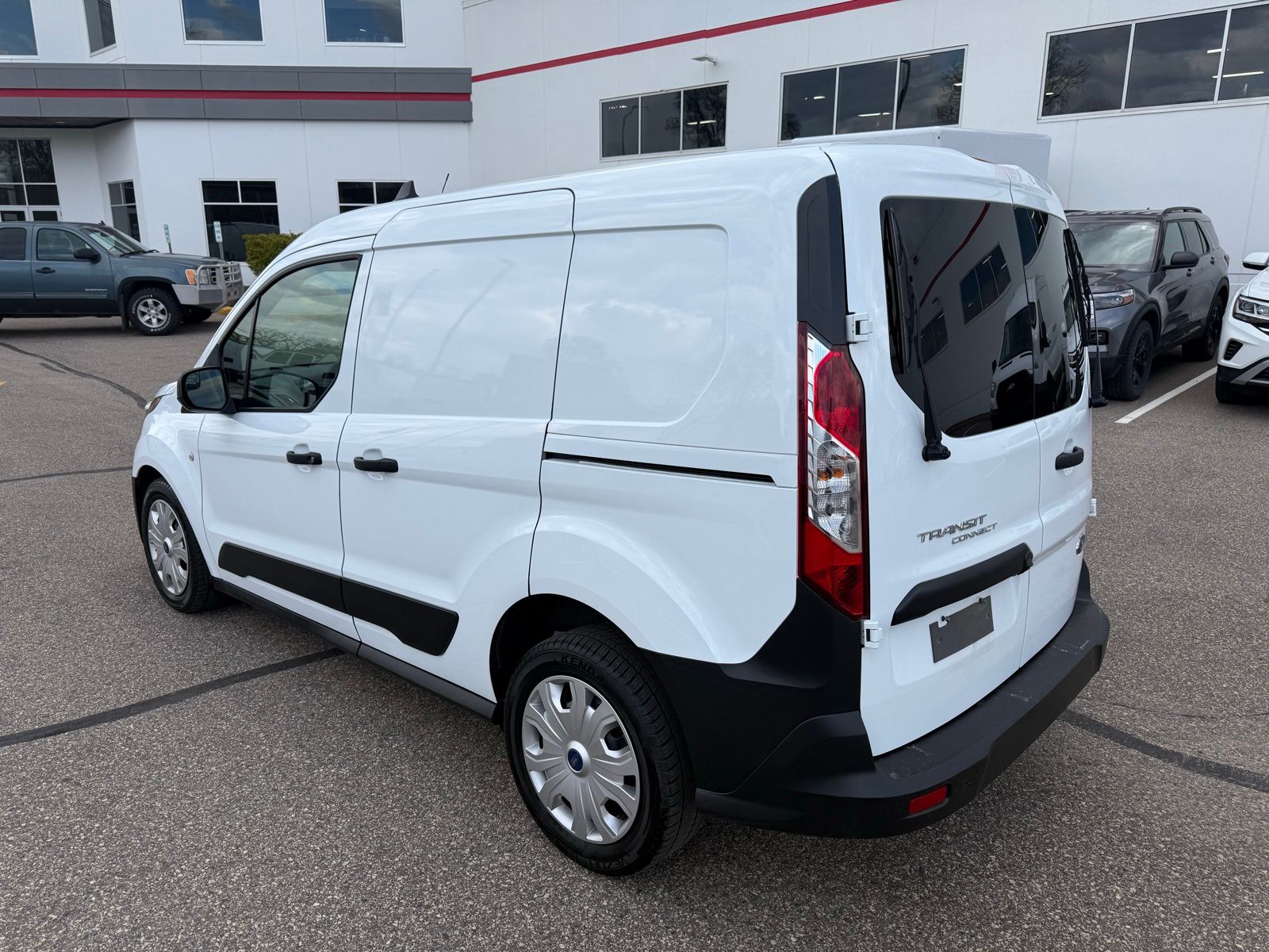 Used 2023 Ford Transit Connect - photo 2
