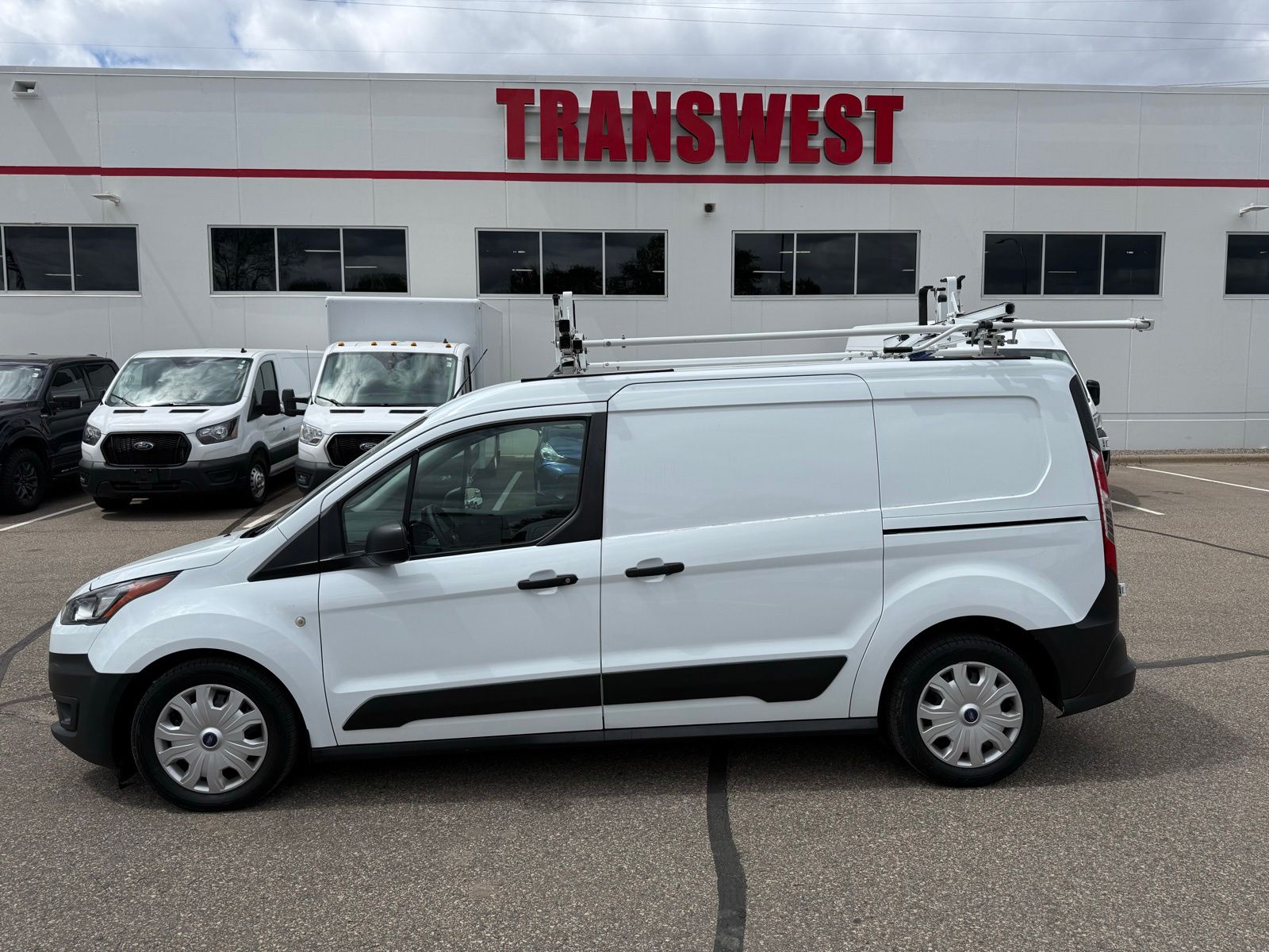 Used 2021 Ford Transit Connect - photo 2