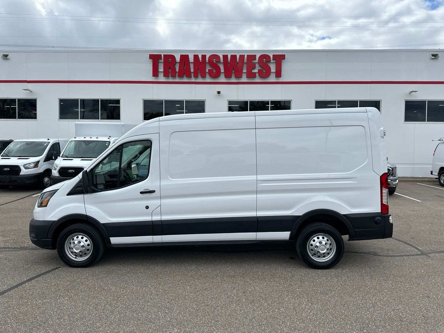 Used 2024 Ford Transit 250 - photo 2