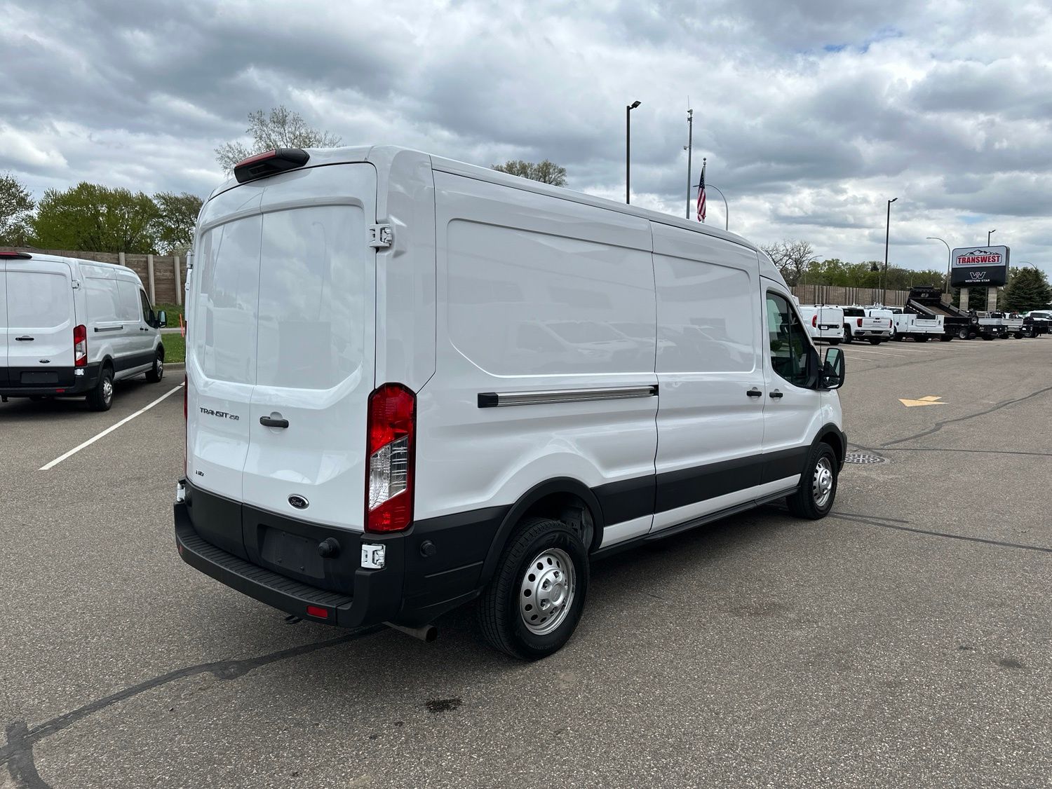 Used 2024 Ford Transit 250 - photo 7