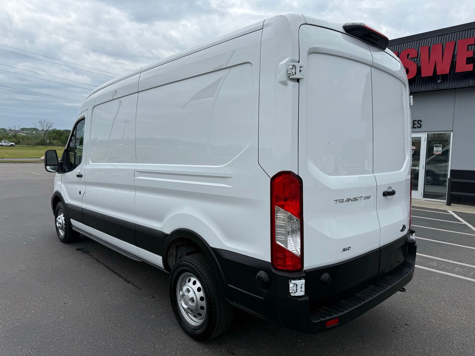 Used 2024 Ford Transit 250 - photo 5
