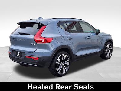 Used 2023 Volvo XC40 - photo 1