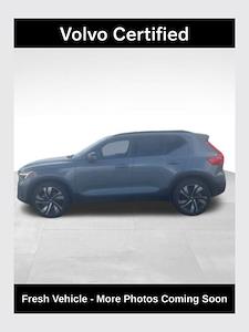 Used 2023 Volvo XC40 - photo 1