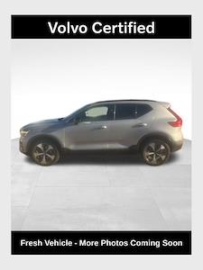 Used 2023 Volvo XC40 - photo 1