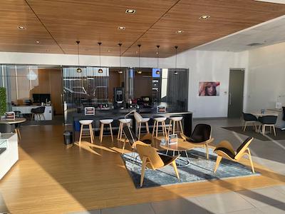 Used 2025 Volvo XC40 - photo 1