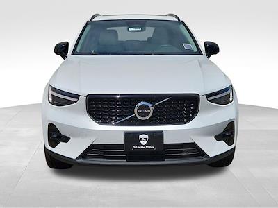 Used 2026 Volvo XC40 - photo 1