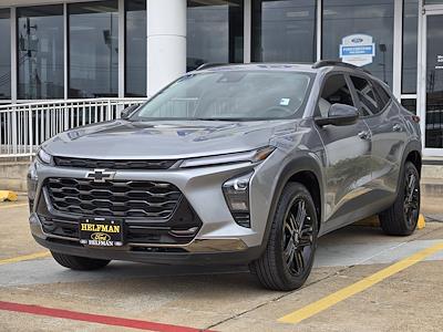 Used 2025 Chevrolet Trax - photo 1