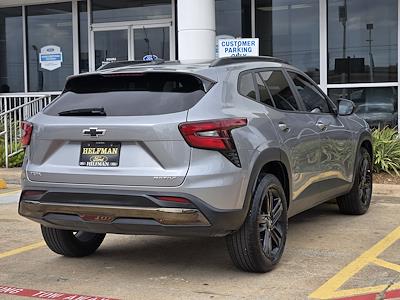 Used 2025 Chevrolet Trax - photo 1