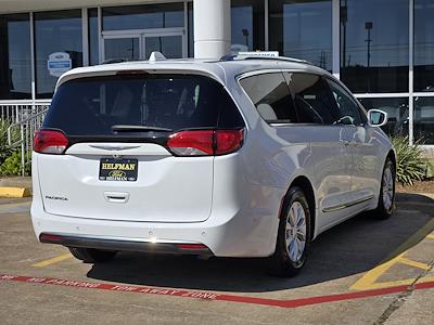 Used 2018 Chrysler Pacifica Touring L Minivan for sale #R357040 - photo 2