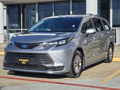 Used 2024 Toyota Sienna - photo 1