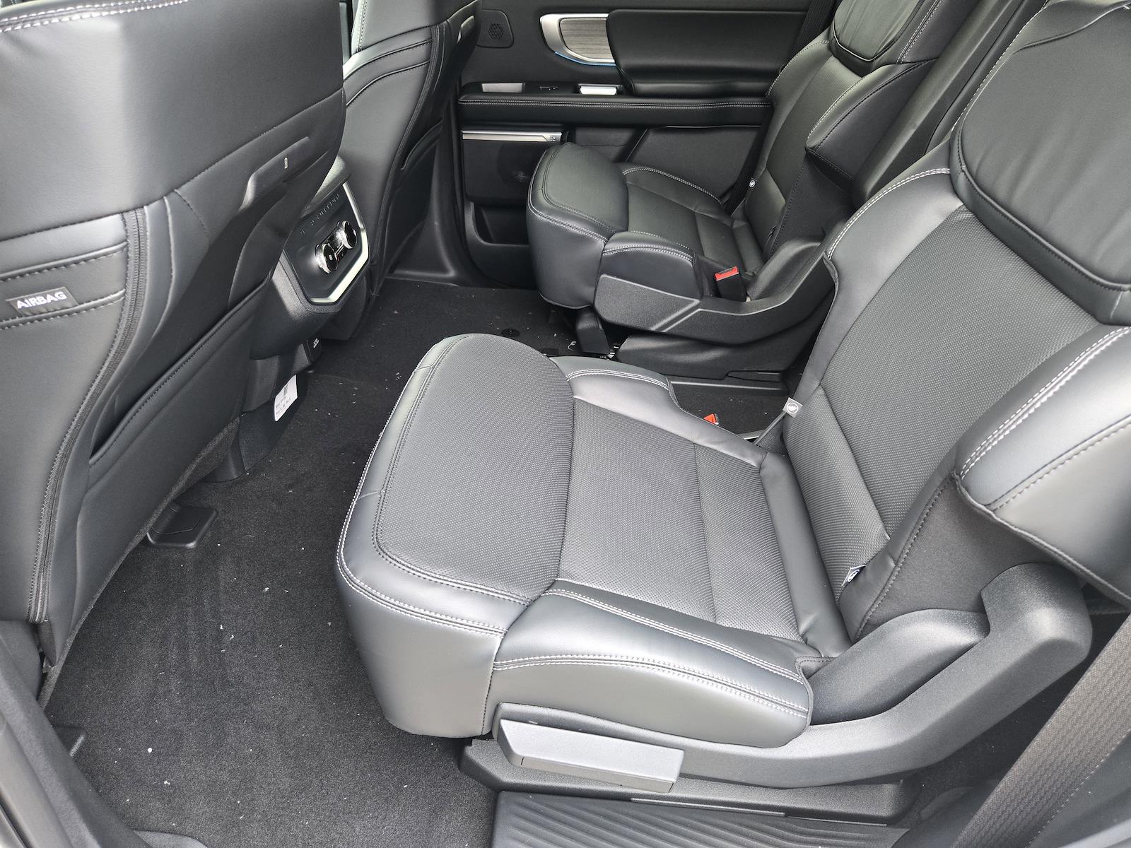 New 2025 Ford Expedition - photo 24