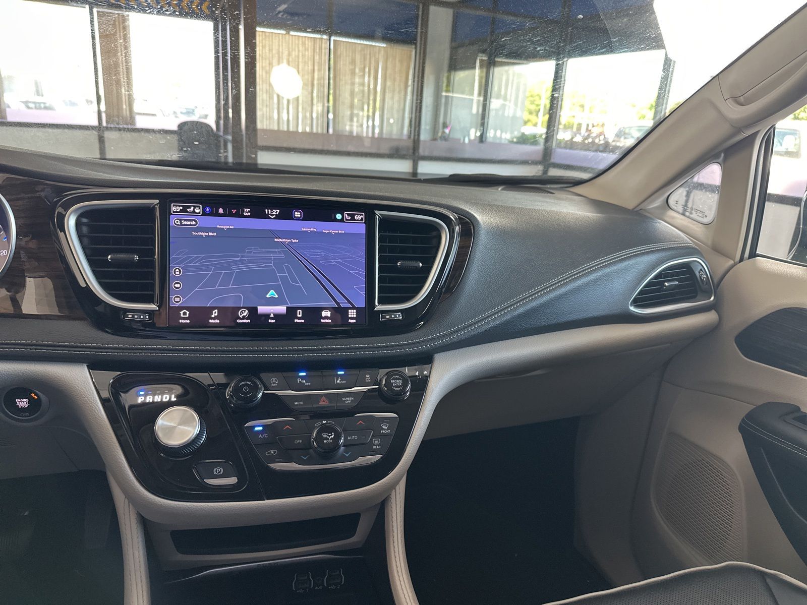 Used 2023 Chrysler Pacifica - photo 27