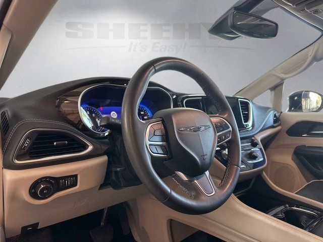 Used 2023 Chrysler Pacifica - photo 5