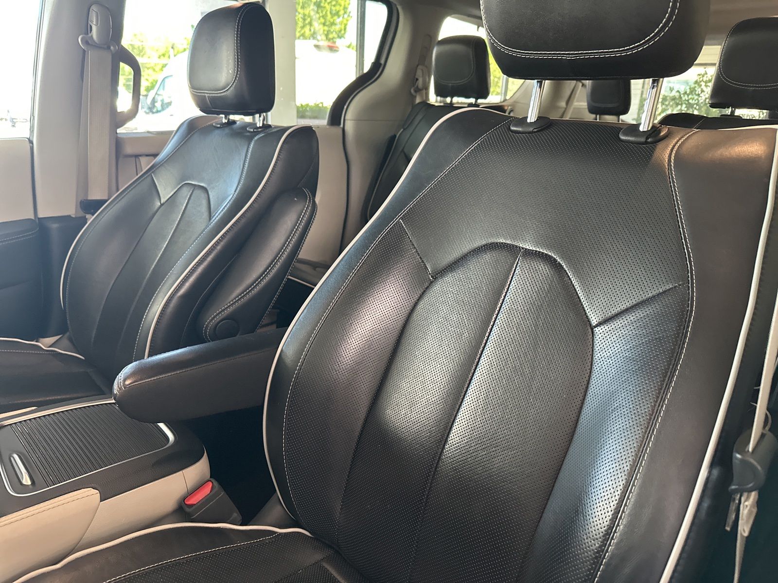 Used 2023 Chrysler Pacifica - photo 10