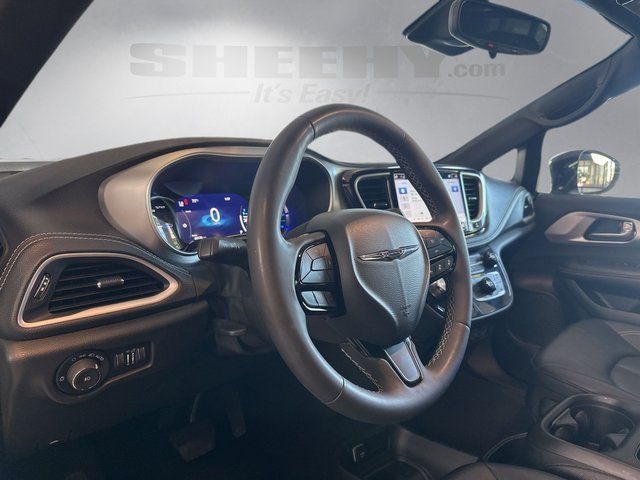 Used 2024 Chrysler Pacifica - photo 5