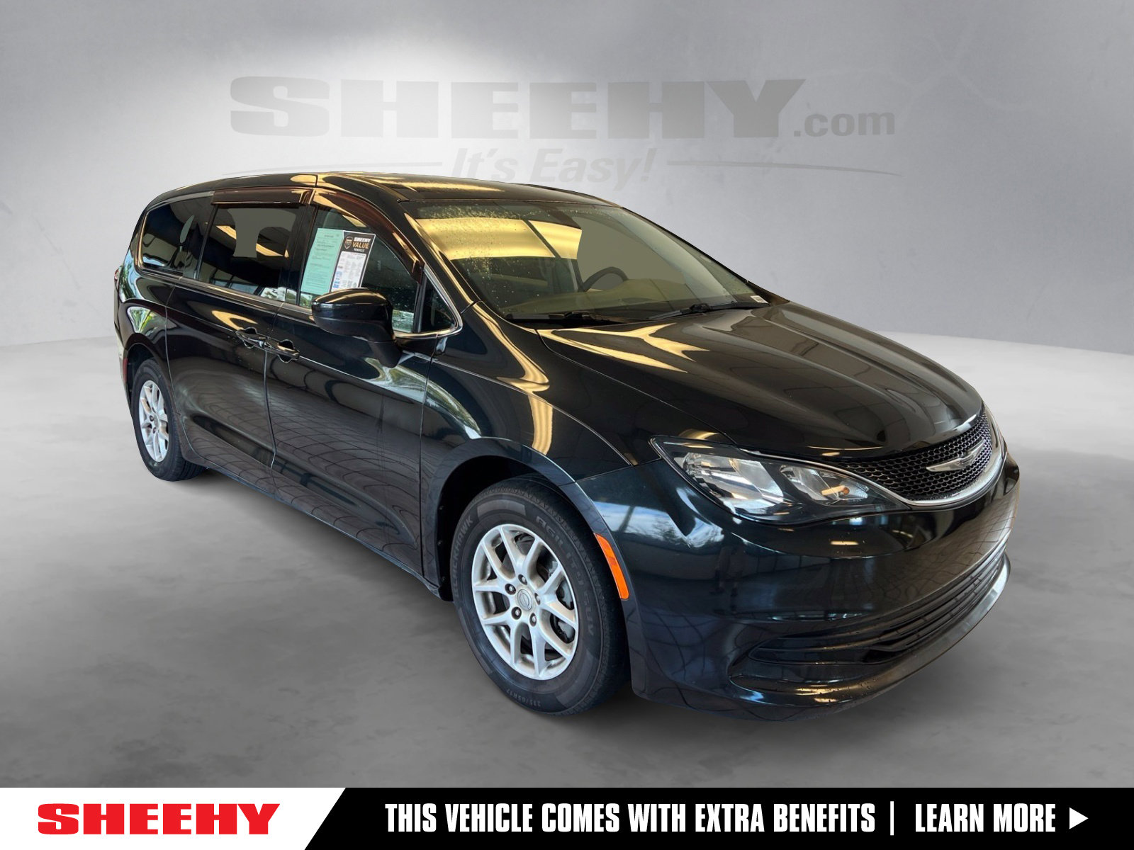 Used 2017 Chrysler Pacifica - photo 1