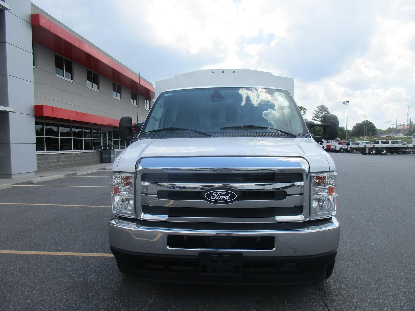 New 2026 Ford E-350 - photo 5