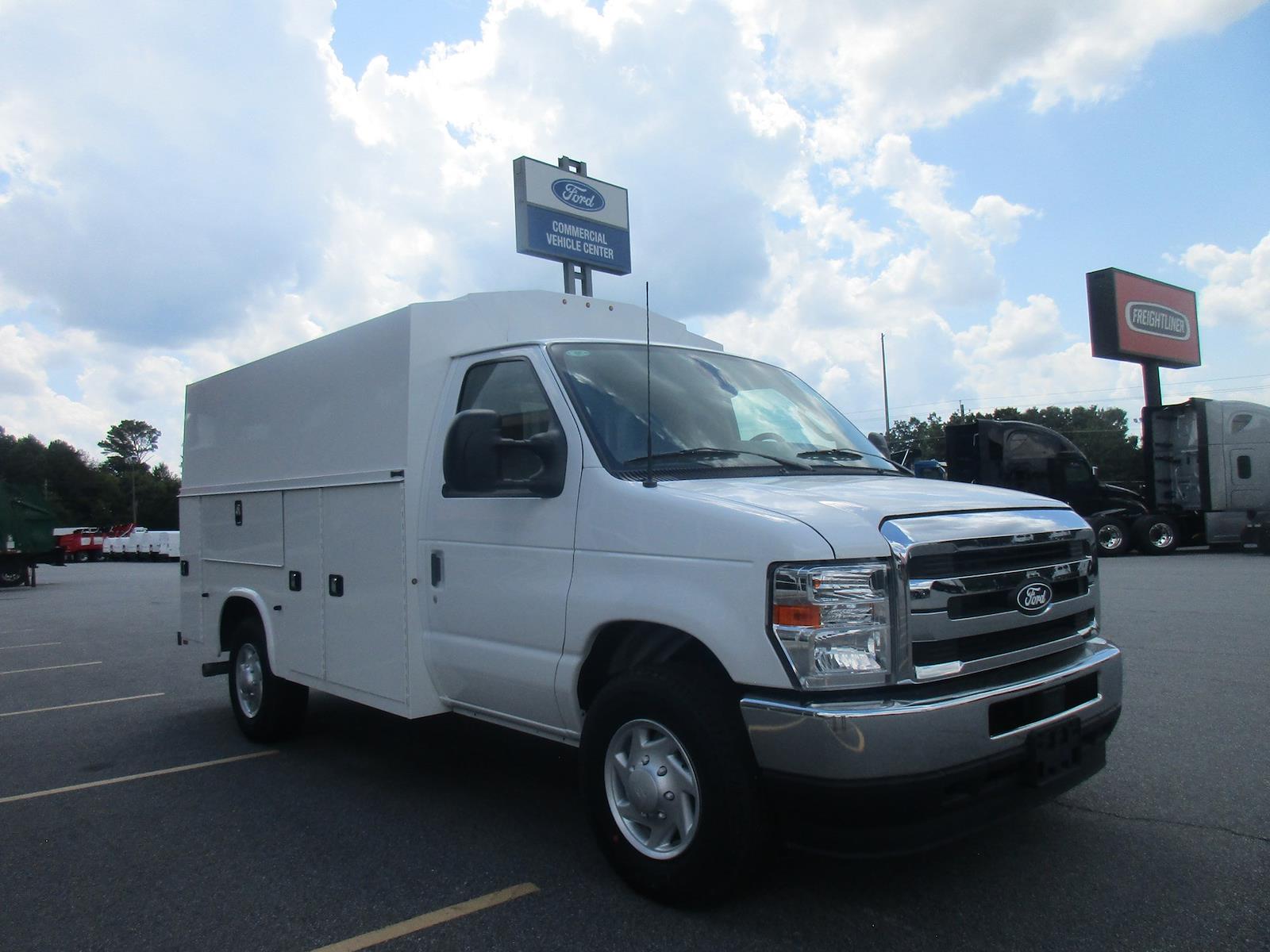 New 2026 Ford E-350 - photo 6
