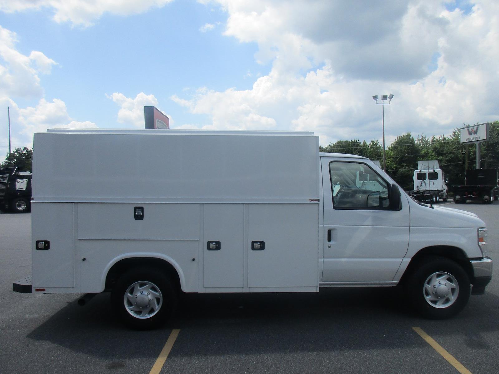 New 2026 Ford E-350 - photo 7