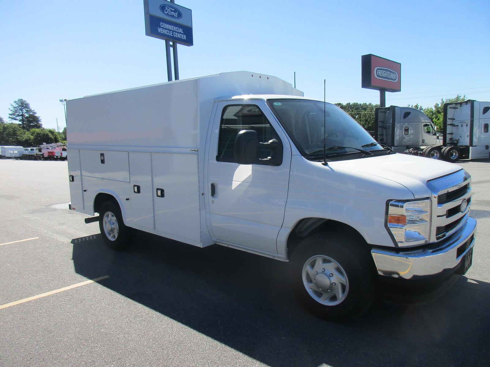 New 2026 Ford E-350 - photo 6