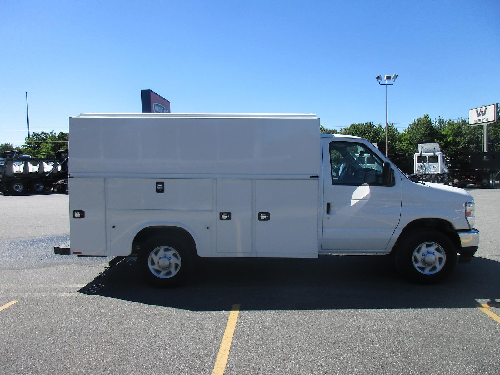 New 2026 Ford E-350 - photo 7