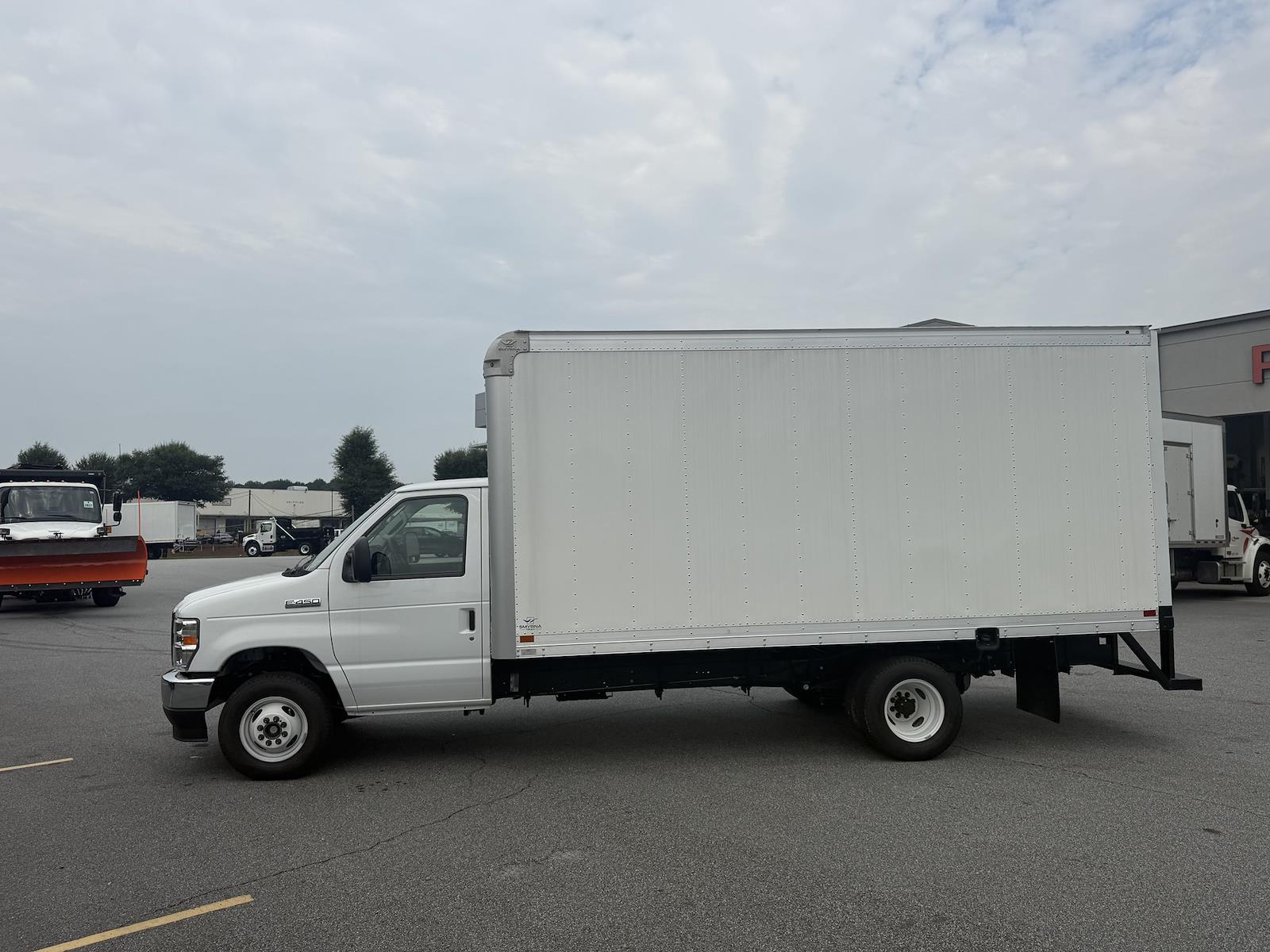 New 2027 Ford E-450 - photo 1