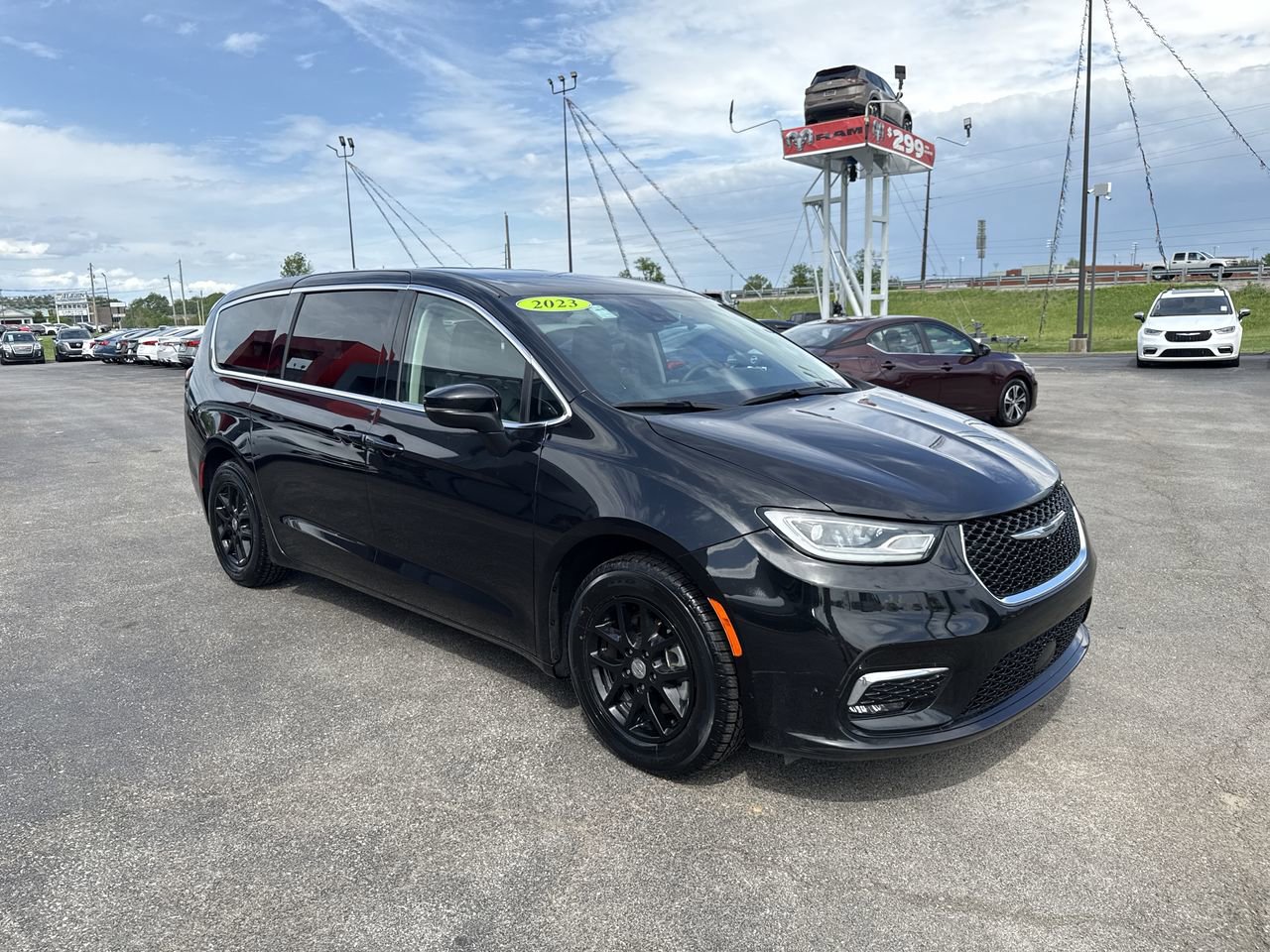 Used 2023 Chrysler Pacifica - photo 17