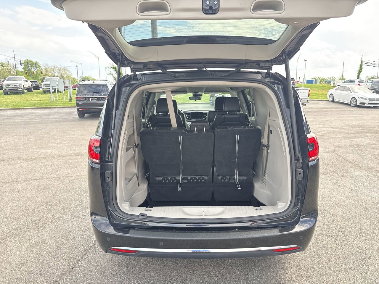 Used 2023 Chrysler Pacifica - photo 19
