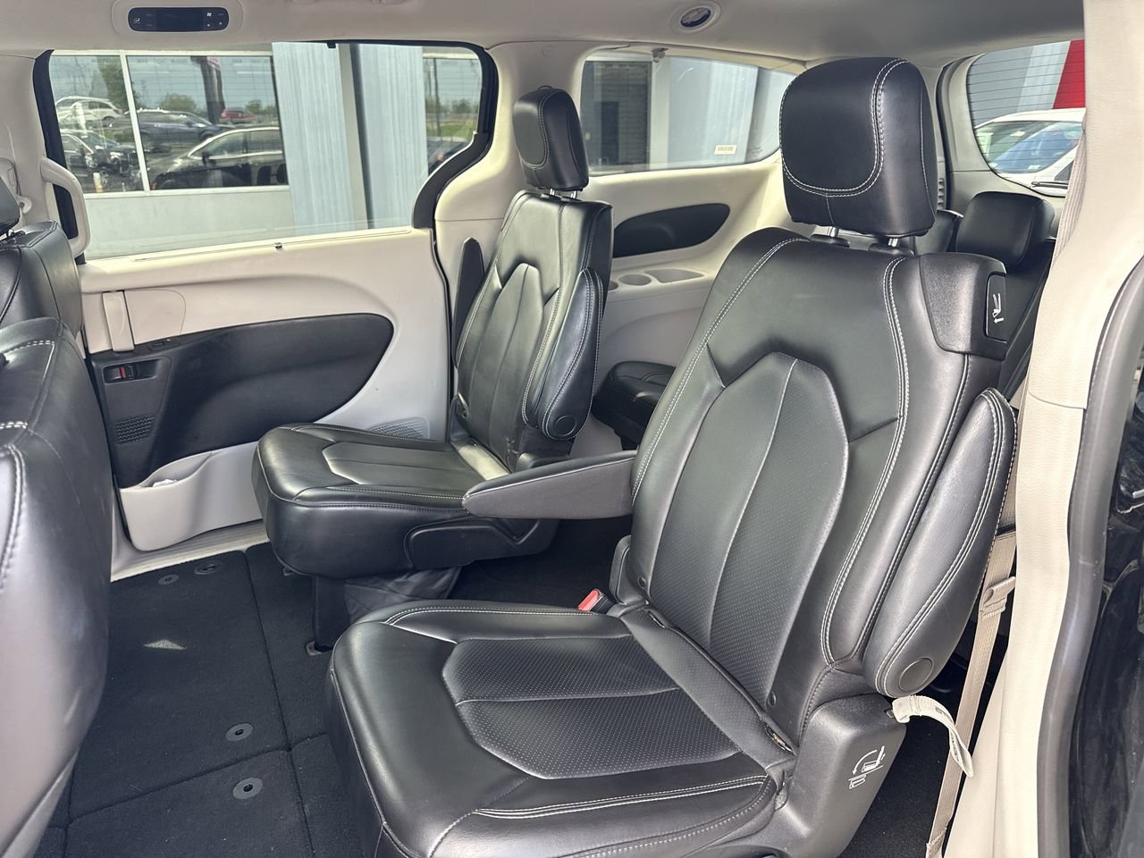 Used 2023 Chrysler Pacifica - photo 23