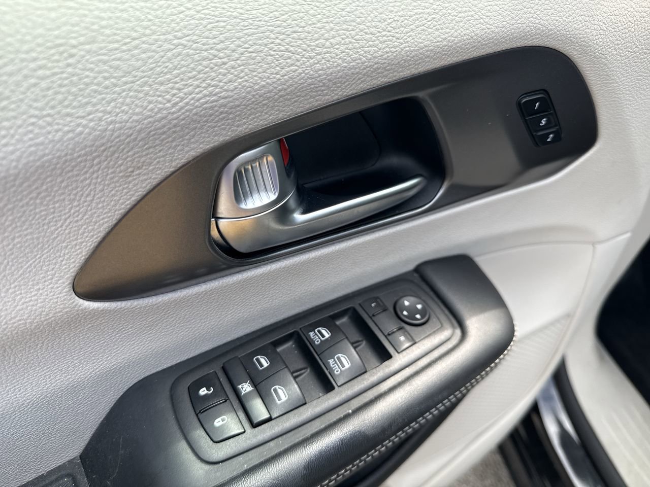 Used 2023 Chrysler Pacifica - photo 24