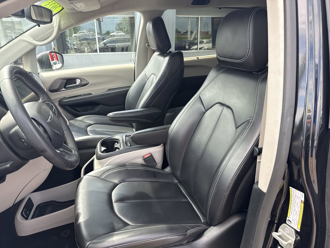 Used 2023 Chrysler Pacifica - photo 25